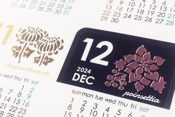 角度でピンクから緑に色が変わる「特殊カラーフリップ箔」