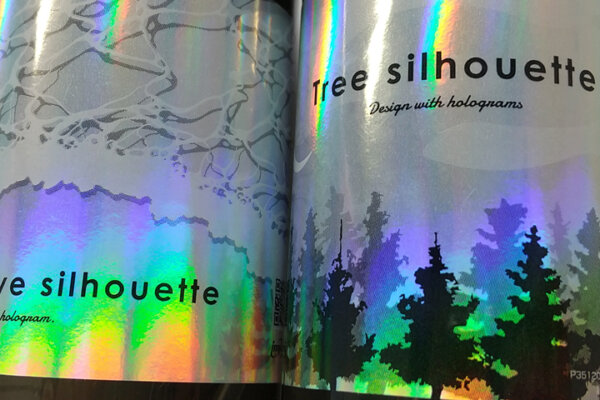 目を引くホログラムパッケージシール
