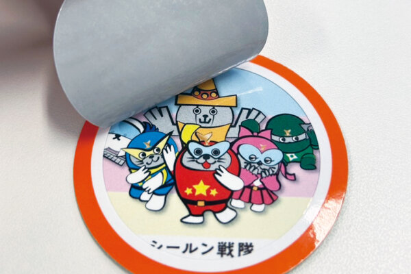 めくれる2層シール