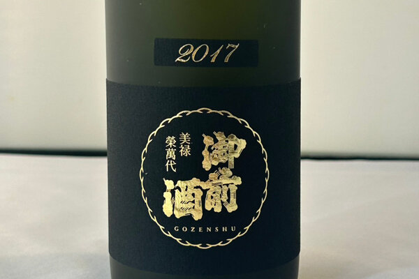 株式会社辻本店 様｜「黒を刷るのではなく、黒い素材を選ぶ」という逆転の発想